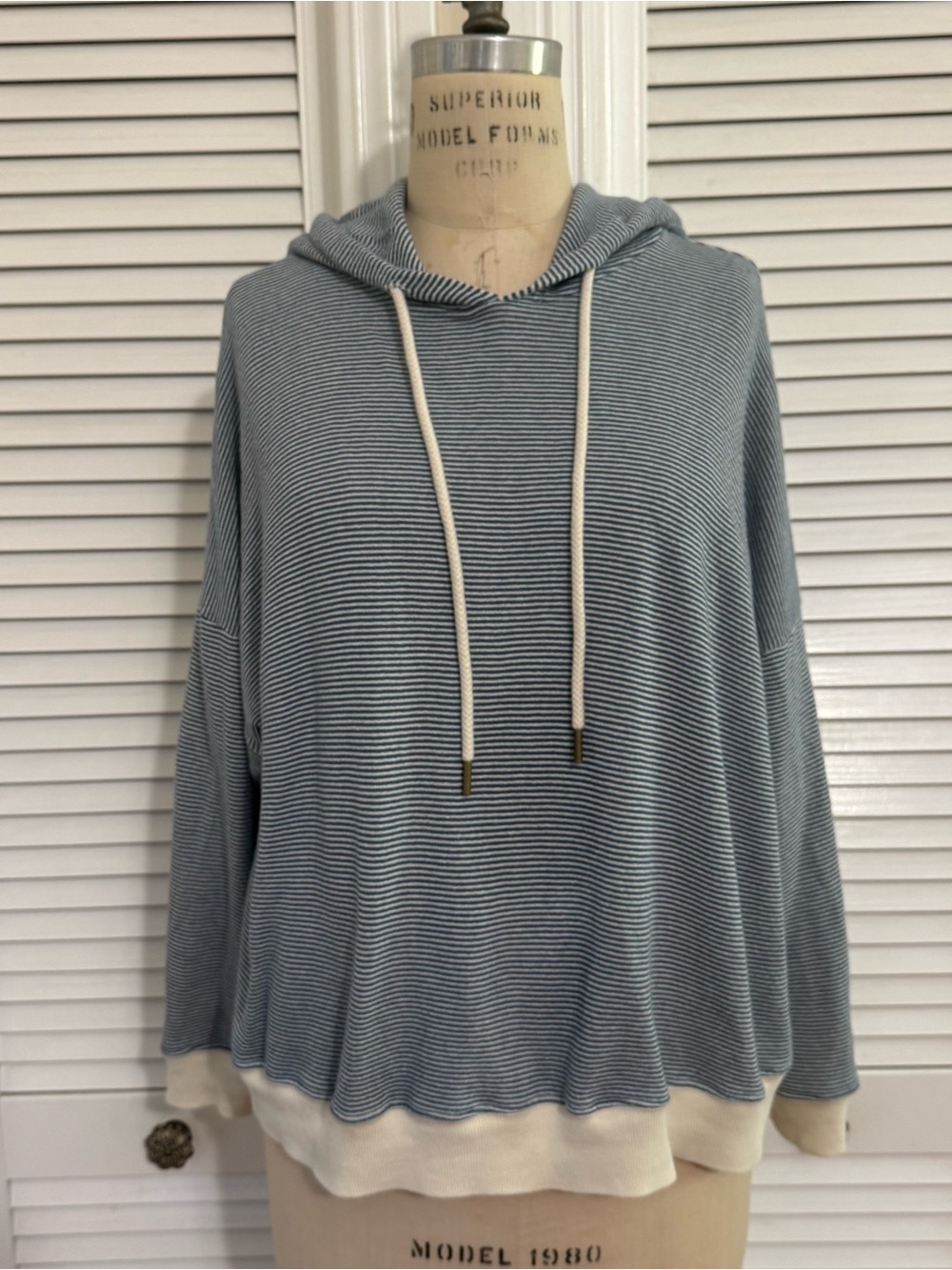THE GREAT. Blue and Cream Striped Hooded Pullover Sweater